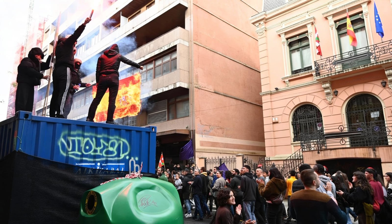 Pactos y protestas: la compleja ecuación vasca tras las concesiones de Sánchez